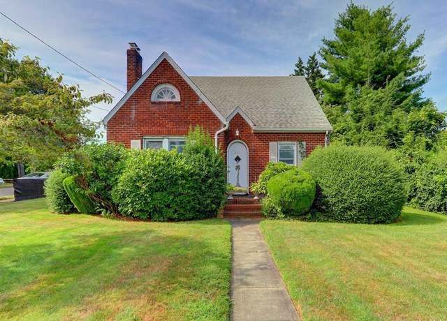 Property at 422 5th Ave, East Northport, NY 11731, 4 beds, 1.5 baths