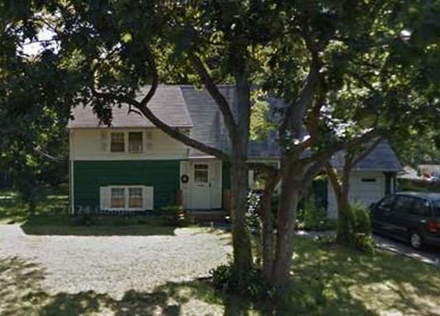 Property at 775 Belmore Ave, Islip Terrace, NY 11752, 3 beds, 1.5 baths