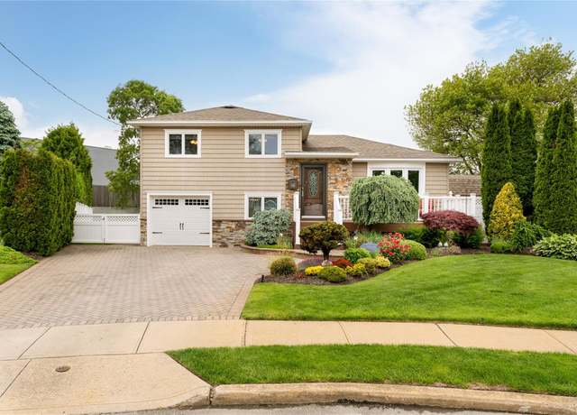 Property at 14 Jones Ct, Massapequa Park, NY 11762, 4 beds, 2 baths
