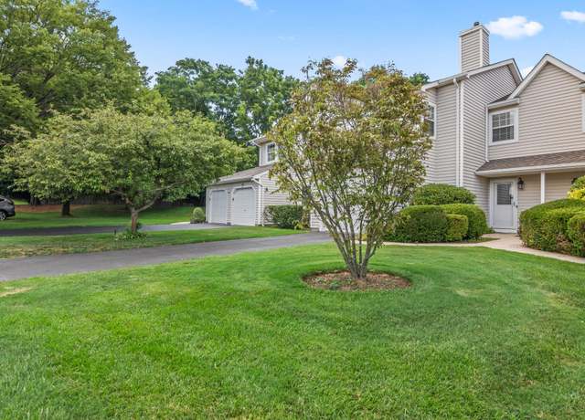 Property at 34 Thomas Ln, East Setauket, NY 11733, 2 beds, 2.5 baths