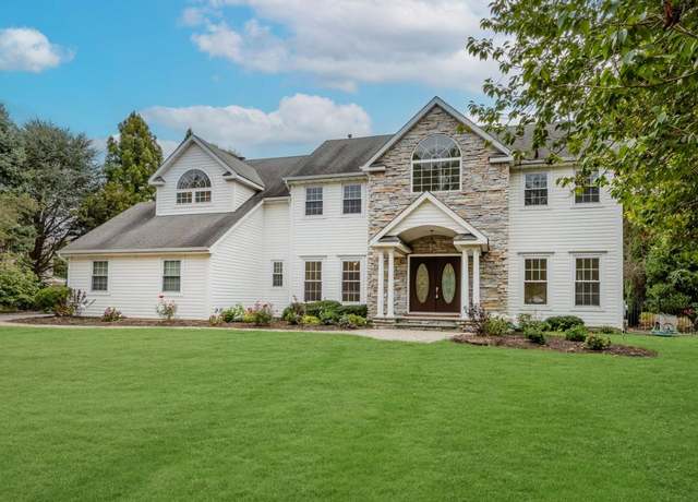 Property at 29 Varsity Blvd, East Setauket, NY 11733, 5 beds, 3 baths
