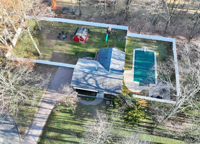 Property at 1 Rayson Ln, Airmont, NY 10952, 4 beds, 1.5 baths