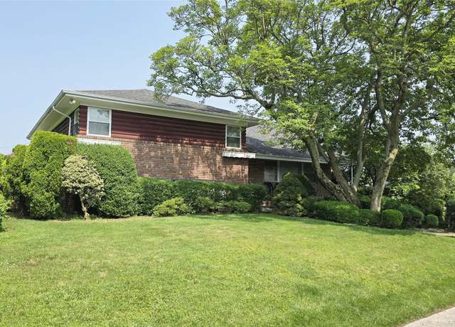 Property at 2717 216th St, Bayside, NY 11360, 4 beds, 3.5 baths