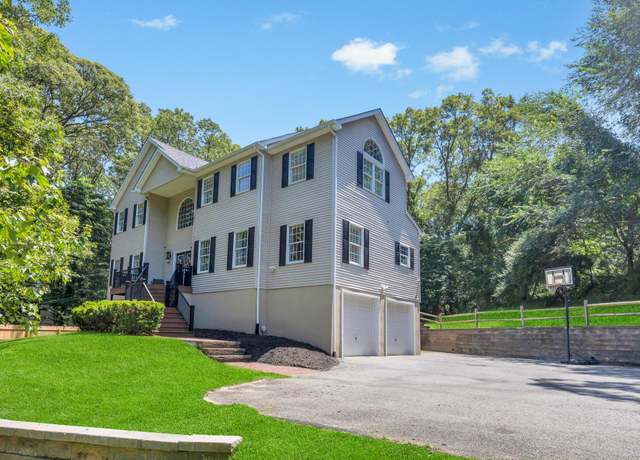 Property at 212A Lower Sheep Pasture Rd, East Setauket, NY 11733, 5 beds, 3 baths