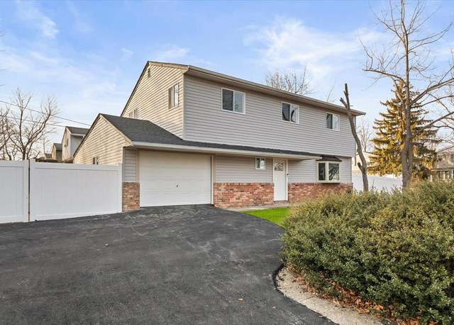 Property at 2 Ravenwood Dr, Kings Park, NY 11754, 4 beds, 2 baths