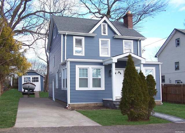Property at 26 Highview Ave, Huntington Station, NY 11746, 4 beds, 1.5 baths