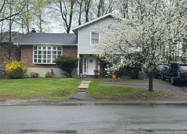 Property at 30 Bedford Ave, Monticello, NY 12701, 4 beds