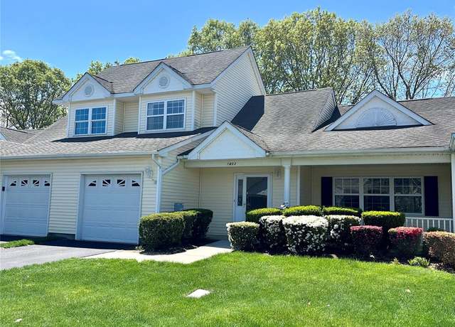 Property at 1403 Pebble Beach Path, Riverhead, NY 11901, 2 beds, 2.5 baths