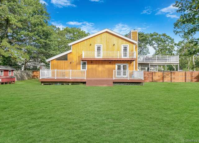 Property at 402 Johnson Ave, Bohemia, NY 11716, 4 beds, 4 baths