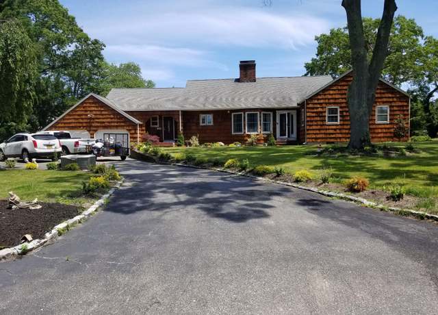 Property at 888 Pondview Rd, Riverhead, NY 11901, 5 beds, 3.5 baths