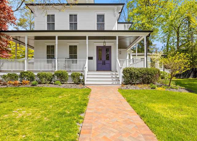 Property at 13 Hansen Pl, Sea Cliff, NY 11579, 5 beds, 3.5 baths