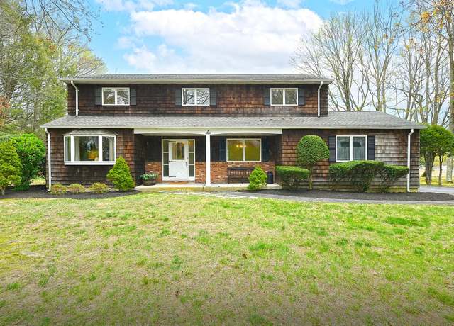 Property at 6 Highfield Dr, Dix Hills, NY 11746, 5 beds, 2.5 baths