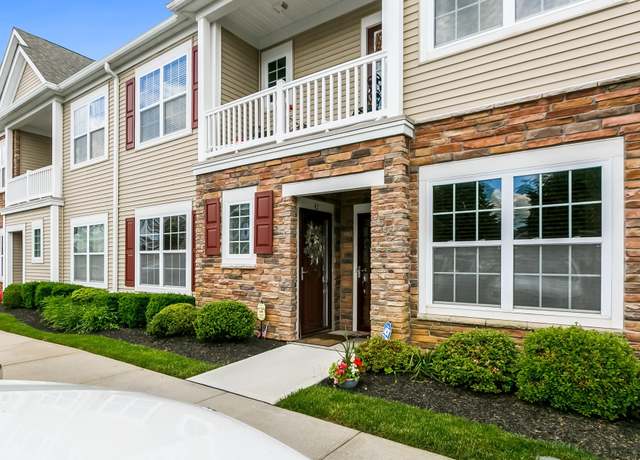 Property at 42 Southampton Dr Unit 2Fl, Massapequa, NY 11758, 2 beds, 2 baths