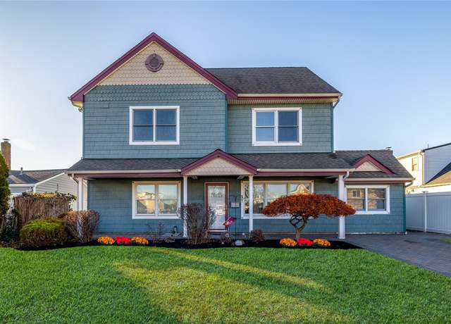 Property at 4041 Jean Ave, Bethpage, NY 11714, 5 beds, 2 baths