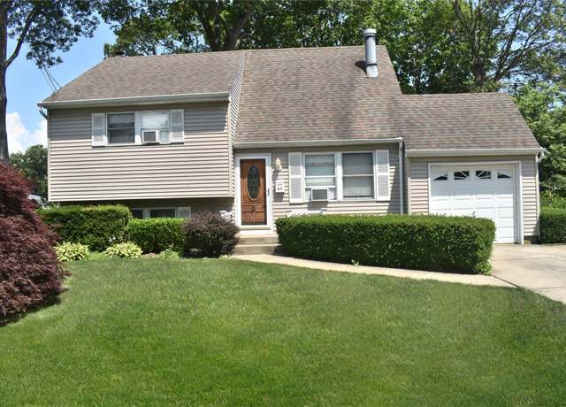 Property at 43 Circuit Rd, Bellport, NY 11713, 3 beds, 1 bath