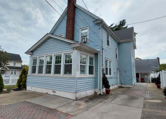 Property at 19455 111th Rd, Saint Albans, NY 11412, 5 beds, 2.5 baths