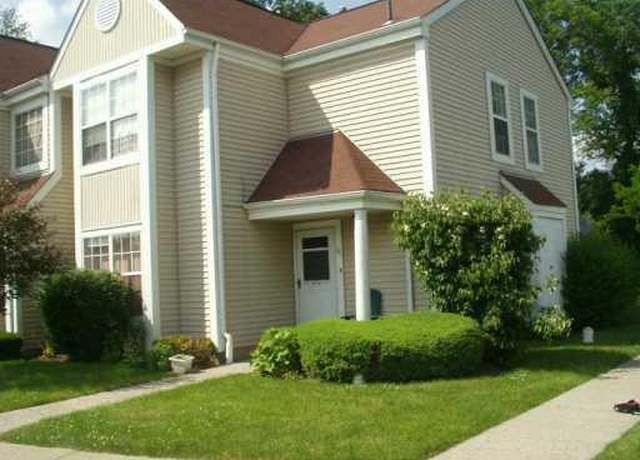 Property at 81 Creekside Cir, Spring Valley, NY 10977, 3 beds, 2 baths