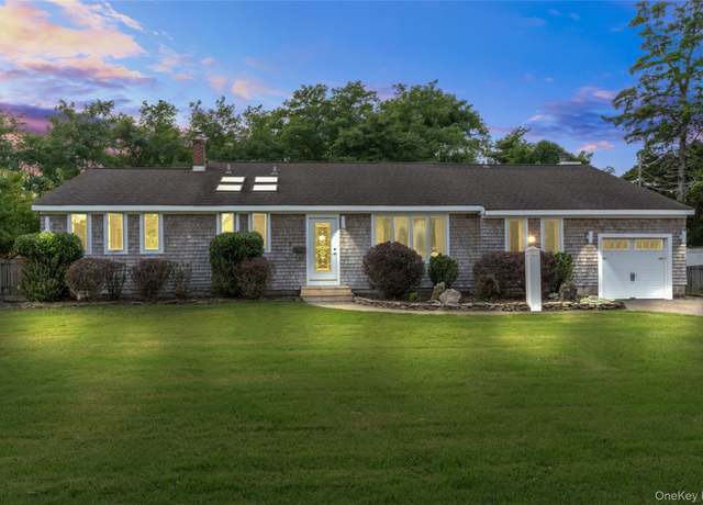Property at 324 Durkee Ln, East Patchogue, NY 11772, 3 beds, 2 baths