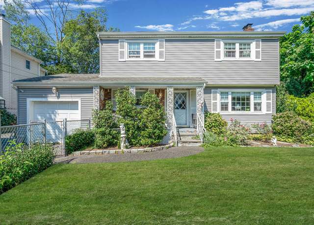 Property at 40 Ivy Rd, Rocky Point, NY 11778, 4 beds, 1.5 baths