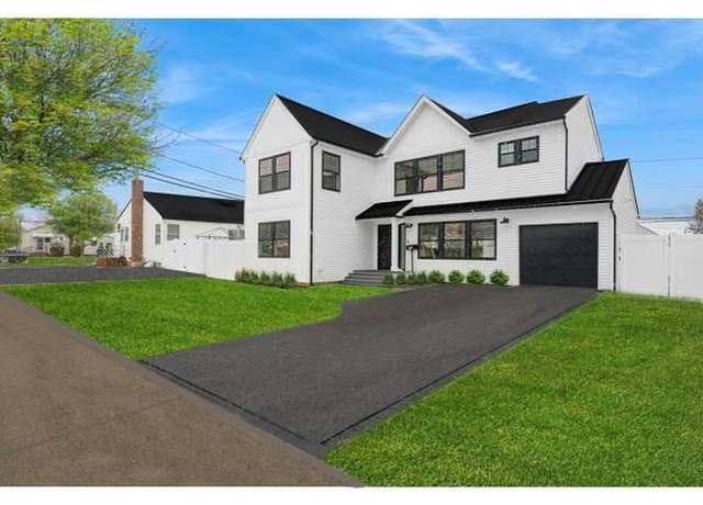 Property at 39 Devon Rd, Bethpage, NY 11714, 5 beds, 3.5 baths