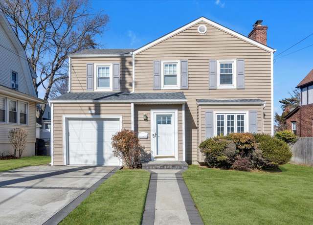 Property at 911 Lincoln Ave, Baldwin, NY 11510, 3 beds, 1.5 baths
