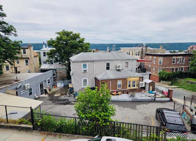 Property at 31 Thurman St, Yonkers, NY 10701, 5 beds, 2 baths