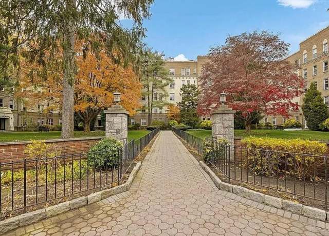 Property at 472 Gramatan Ave Bldg 1, Unit B4, Mount Vernon, NY 10552, 2 beds, 2.5 baths