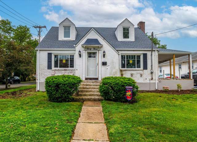 Property at 33 Farnum St, Lynbrook, NY 11563, 4 beds, 2.5 baths