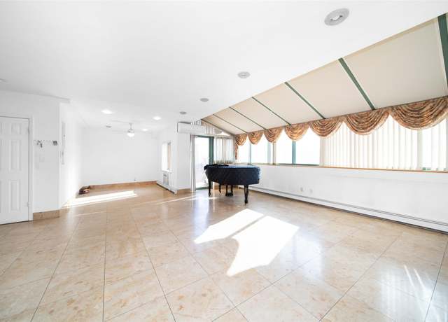 Property at 42-31 Colden St Unit F7B, Flushing, NY 11355, 4 beds, 3 baths