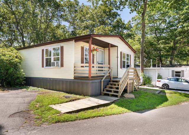 Property at 229 W Montauk Hwy #10, Hampton Bays, NY 11946, 2 beds, 2 baths