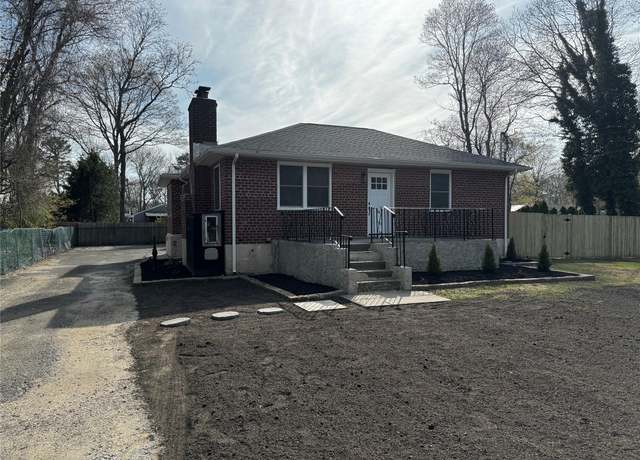 Property at 16 Holly Ln, Shirley, NY 11967, 3 beds, 2 baths