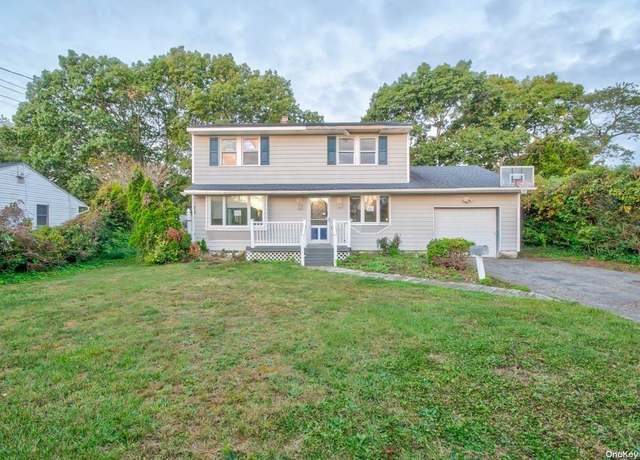 Property at 84 Meroke Ln, East Islip, NY 11730, 4 beds, 2 baths