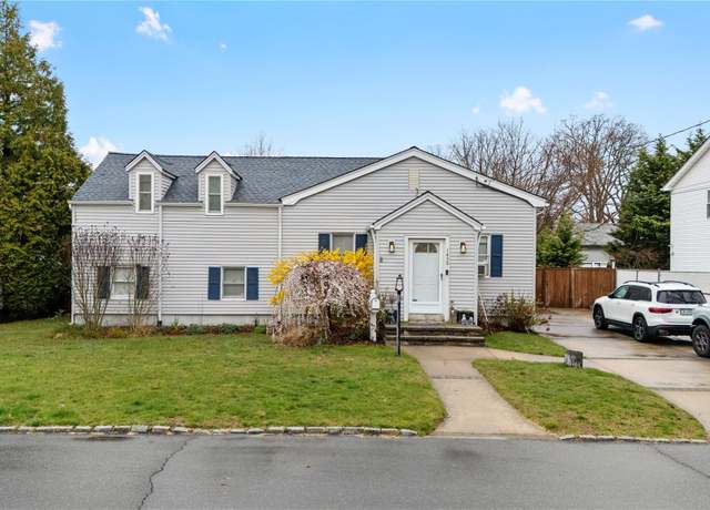 Property at 1450 5th St, West Babylon, NY 11704, 4 beds, 2 baths