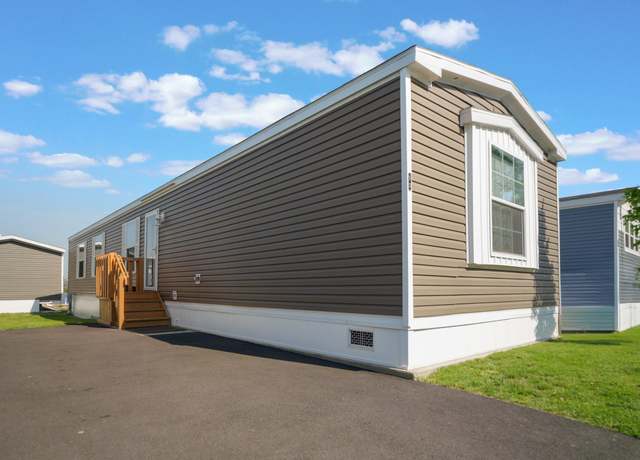 Property at 13 Windward Way, Stony Point, NY 10980, 3 beds, 2 baths
