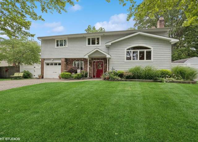 Property at 9 Fern Dr W, Jericho, NY 11753, 4 beds, 3 baths