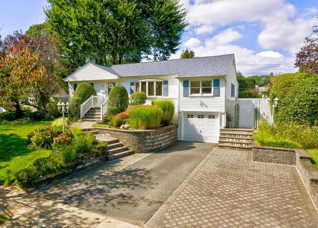 Property at 17 Hill Rd, Farmingdale, NY 11735, 3 beds, 3 baths