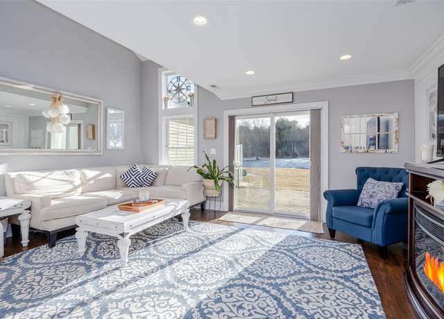 Property at 291 Ranch Cir, Manorville, NY 11949, 2 beds, 1.5 baths