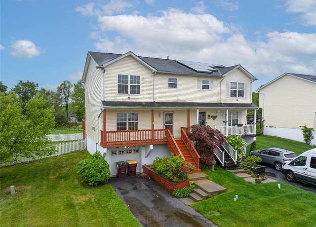 Property at 1 Alicia Ln, Warwick, NY 10990, 3 beds, 2.5 baths