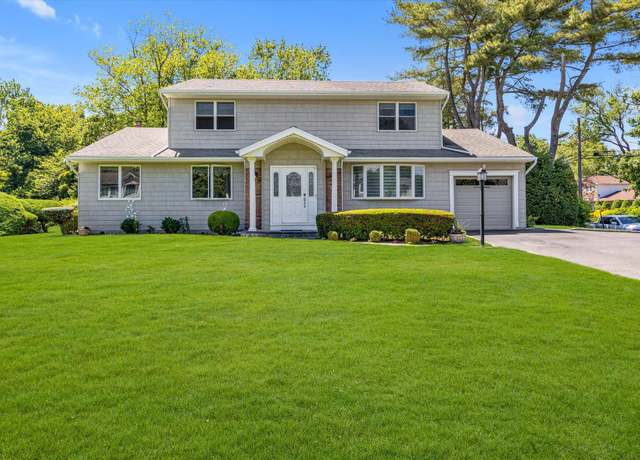 Property at 20 Village Ln, Hauppauge, NY 11788, 5 beds, 3 baths