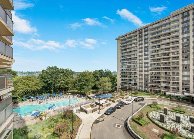 Property at 18-05 215th St Unit 5H, Bayside, NY 11360, 2 beds, 2 baths