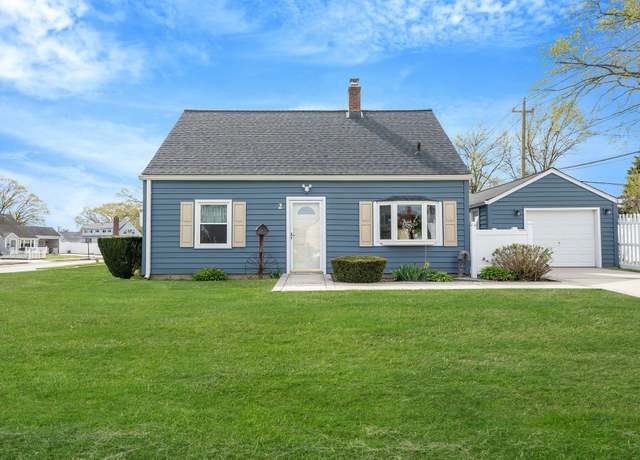 Property at 2 Poppy Ln, Levittown, NY 11756, 4 beds, 1 bath