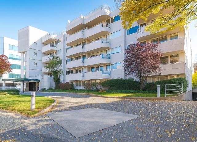 Property at 88 Cuttermill Rd #322, Great Neck, NY 11021, 2 beds, 2.5 baths