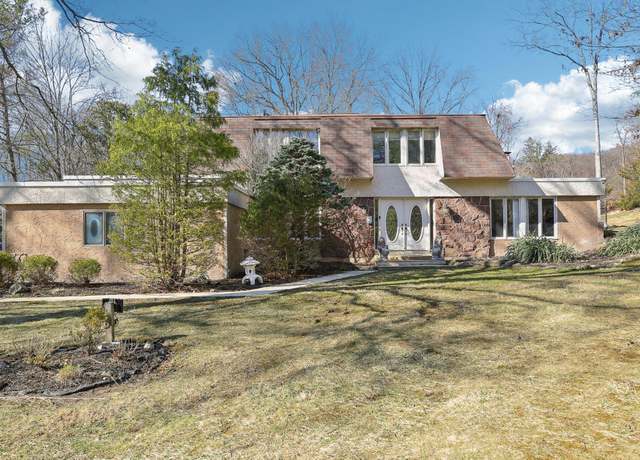 Property at 2 Rainbow Ct, New City, NY 10956, 5 beds, 4 baths