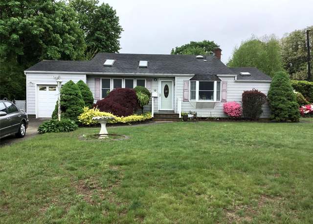 Property at 10 Fern Pl, Bay Shore, NY 11706, 4 beds, 2 baths