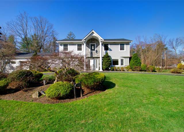 Property at 150 Hummingbird Dr, East Hills, NY 11576, 4 beds, 2.5 baths