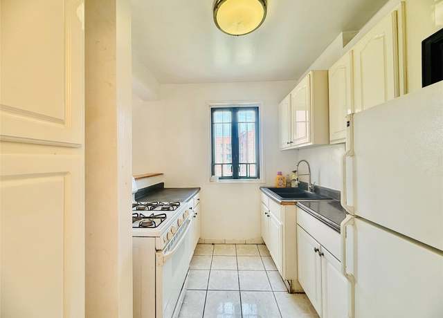 Property at 1640 Metropolitan Ave Unit 6G, Bronx, NY 10462, 3 beds, 1 bath