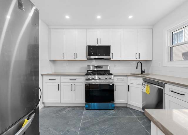 Property at 661 Grassmere Ter, Far Rockaway, NY 11691, 6 beds, 5 baths
