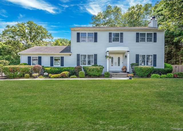 Property at 4 Valley Ct, Holtsville, NY 11742, 4 beds, 2.5 baths
