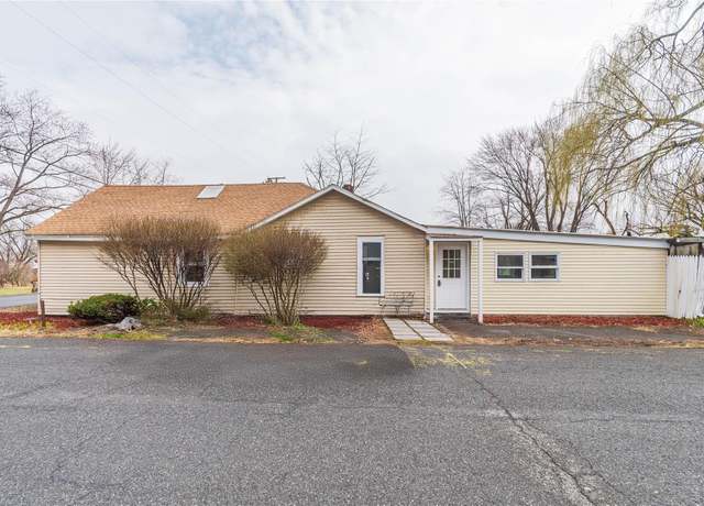 Property at 108 John St, Kingston, NY 12401, 3 beds, 2 baths