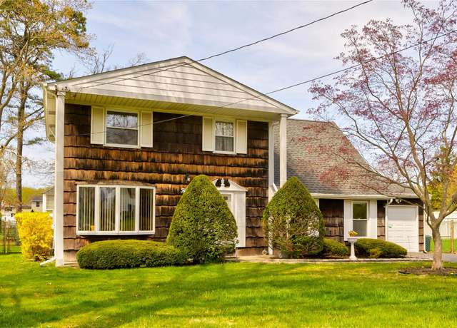 Property at 5 Cottonwood Ave, Port Jefferson Station, NY 11776, 4 beds, 1.5 baths